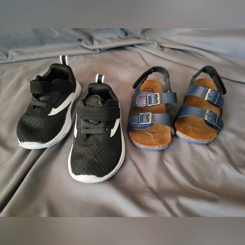 Infant/toddler shoes- 2 pairs